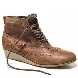 Oliberte Lalina Handmade Leather Wingtip Ankle Boots. Size 39. Fits 8/8.5